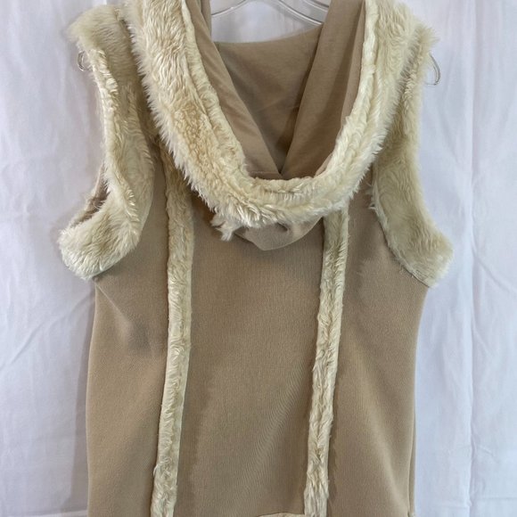 Sebby Faux Fur Cozy Cream Hooded Sleeveless Vest NWOT Women's Size Medium - Picture 10 of 12